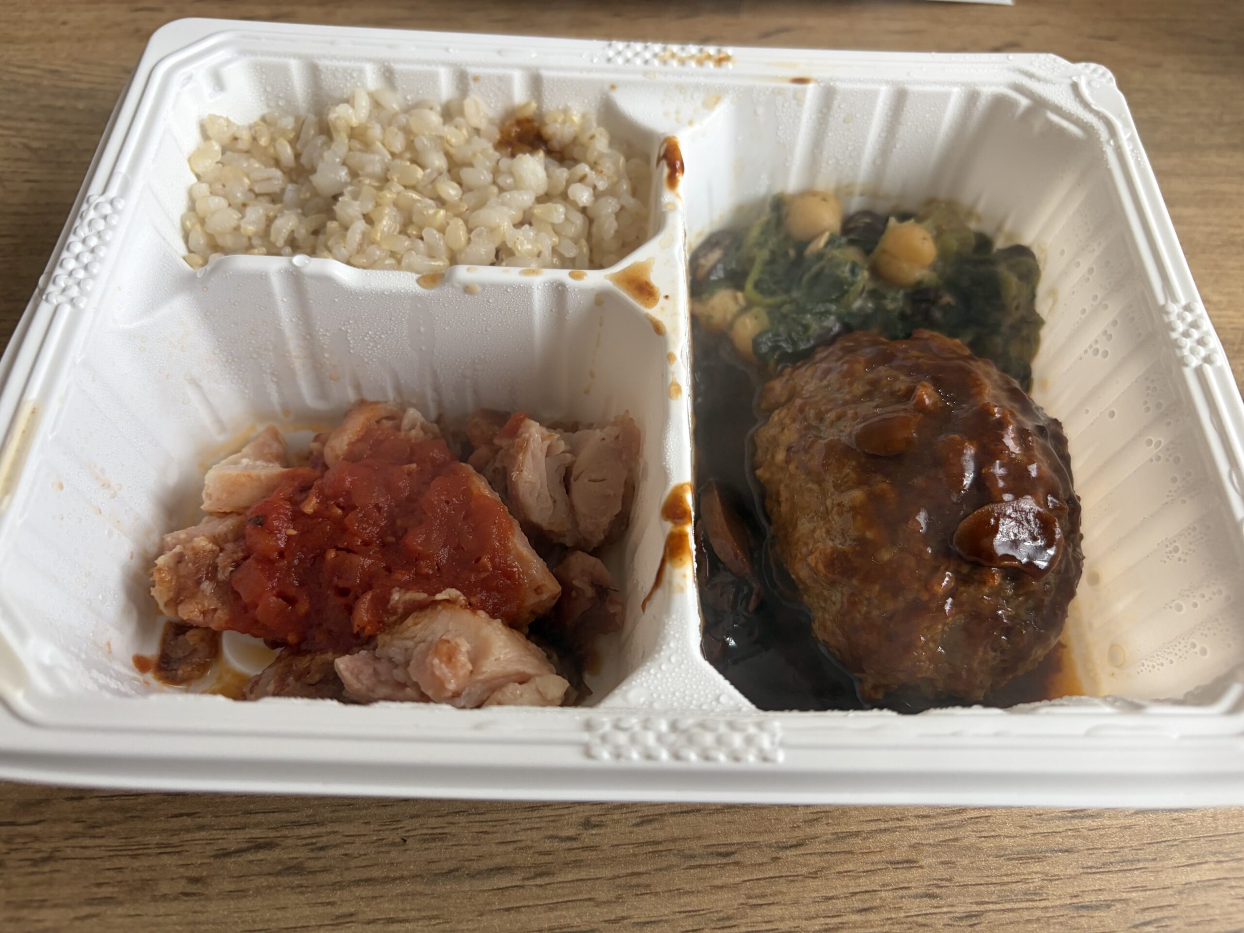 マッスルデリMAINTAINを5食ぜんぶ食べた正直な感想。美味しいけど「味が薄い」と感じたものもあった